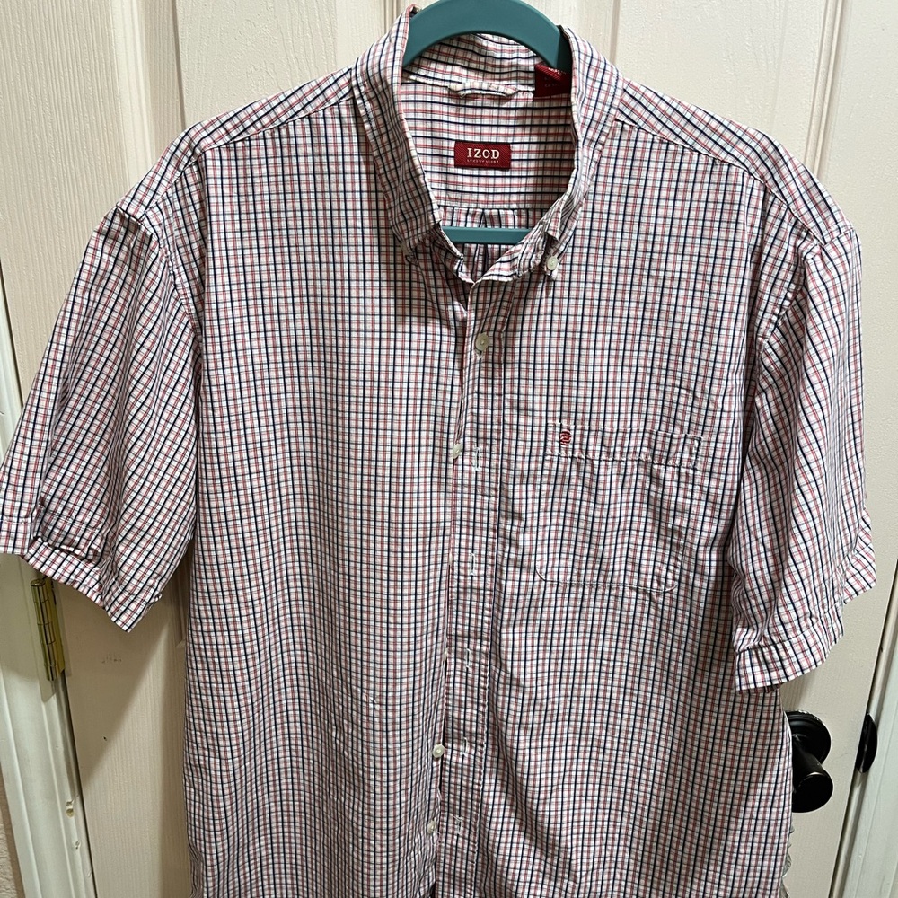 Izod Men's Short-Sleeve Plaid Button-Down Shirt in Red and Blue LG